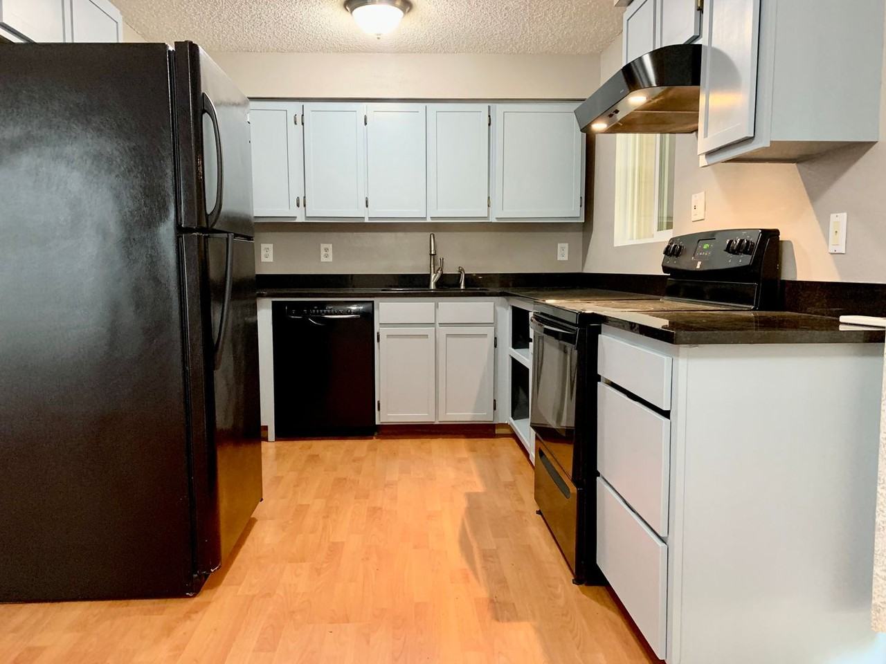 1321 Madras St Se - Photo 5 of 12