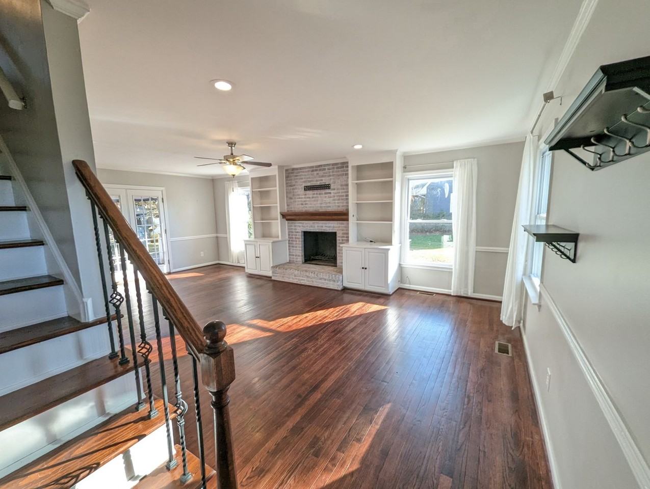 242 Loch Haven Dr - Photo 3 of 22