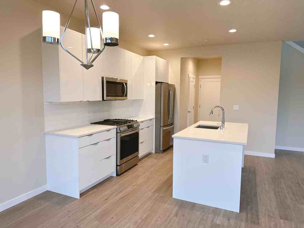 613 Venture Way - Photo 2 of 14