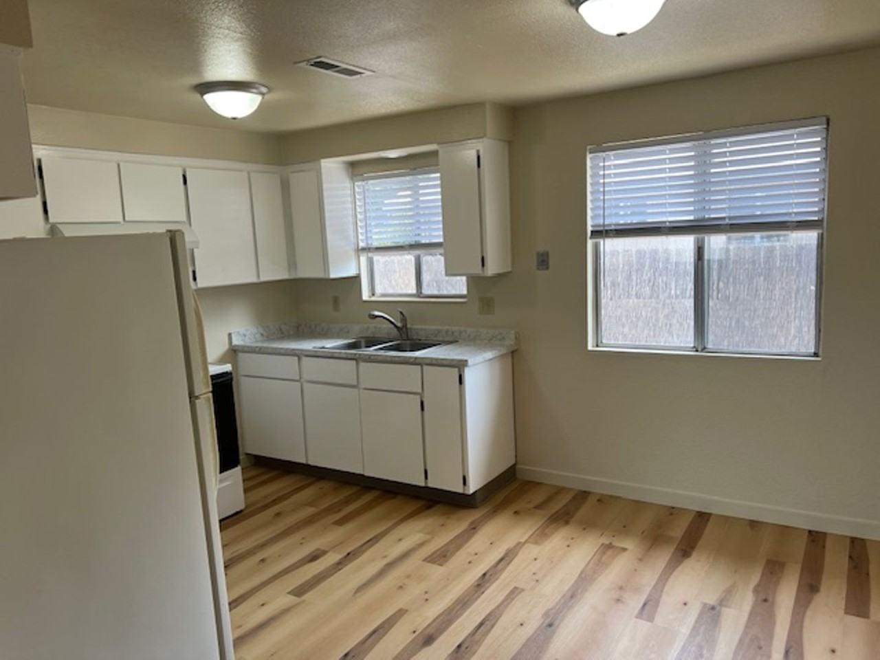 113-115 EDITH - Photo 2 of 19