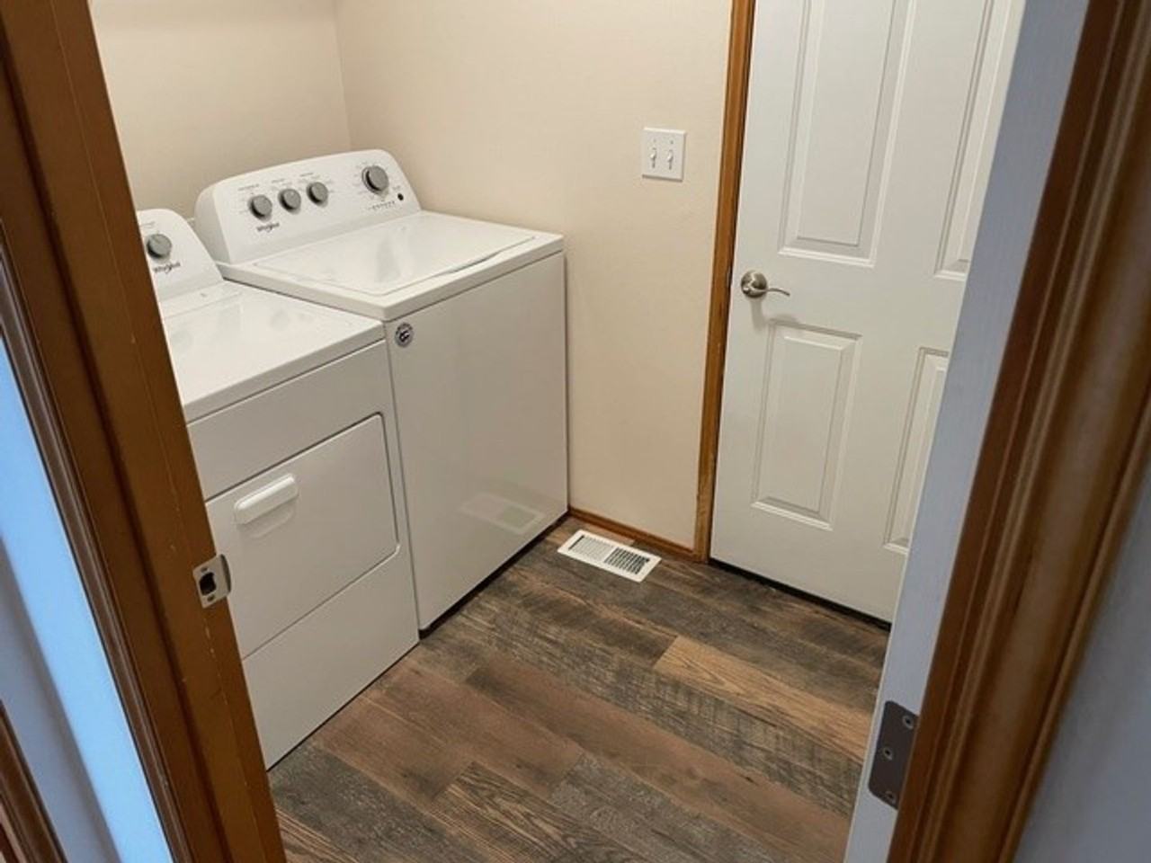 2442 Highland View Dr - Photo 4 of 6