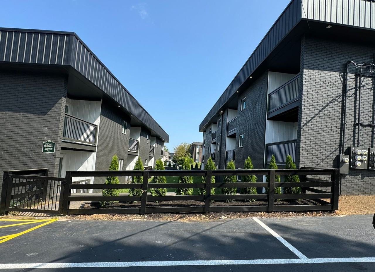 201 Lakeshore Dr - Photo 3 of 48