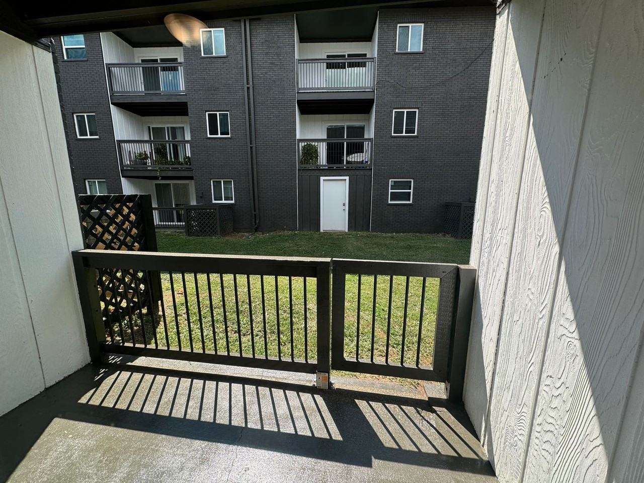 201 Lakeshore Dr #3 - Photo 5 of 35