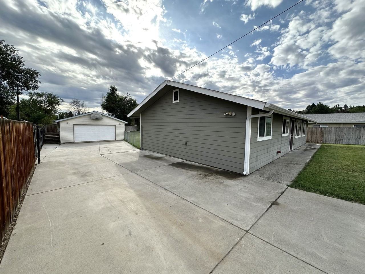680 S 41st Ave - Photo 2 of 26