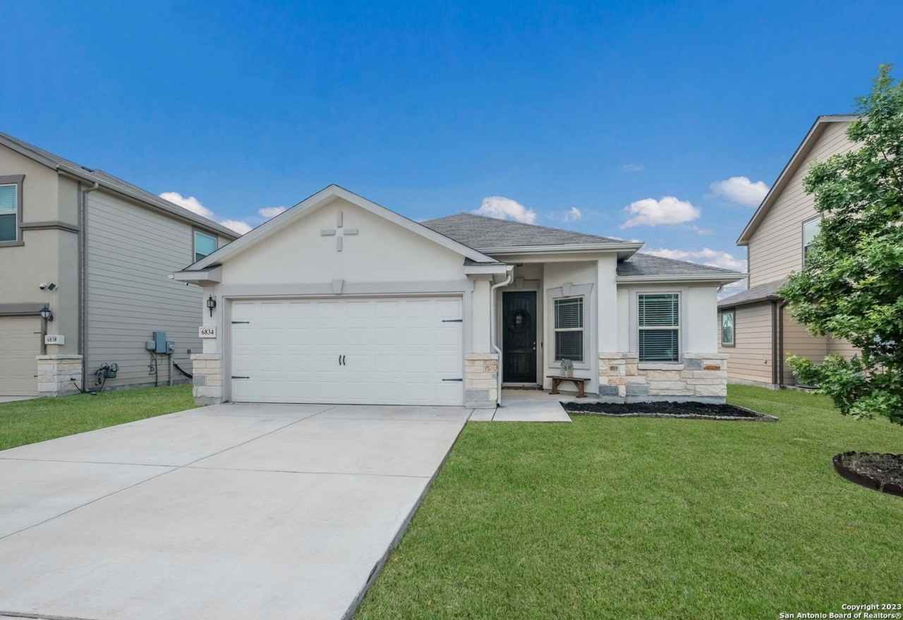 6824 Dashmoor Crk - Photo 2 of 25