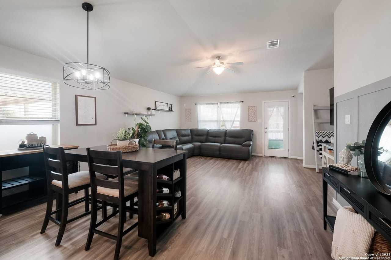 6824 Dashmoor Crk - Photo 5 of 25