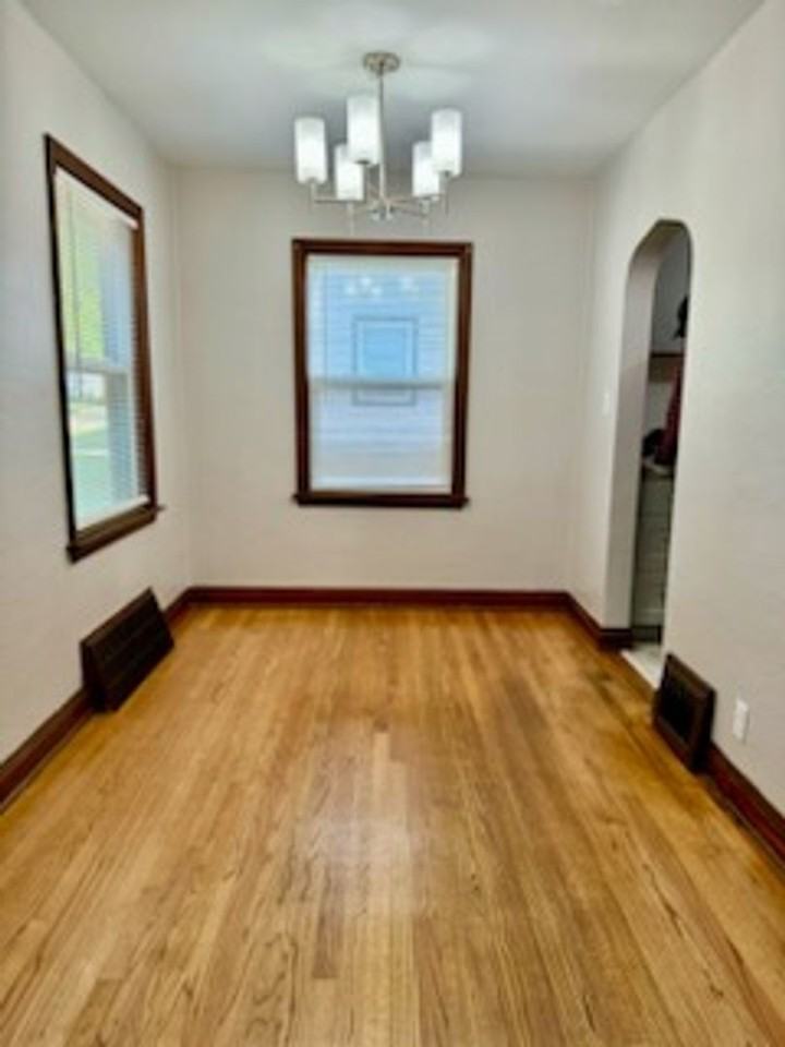 715 S 110th St - Photo 2 of 7