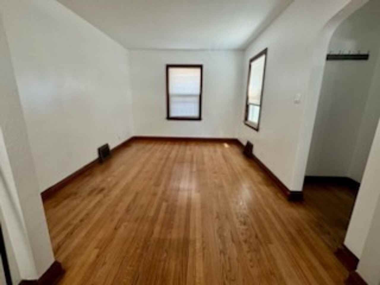 715 S 110th St - Photo 3 of 7