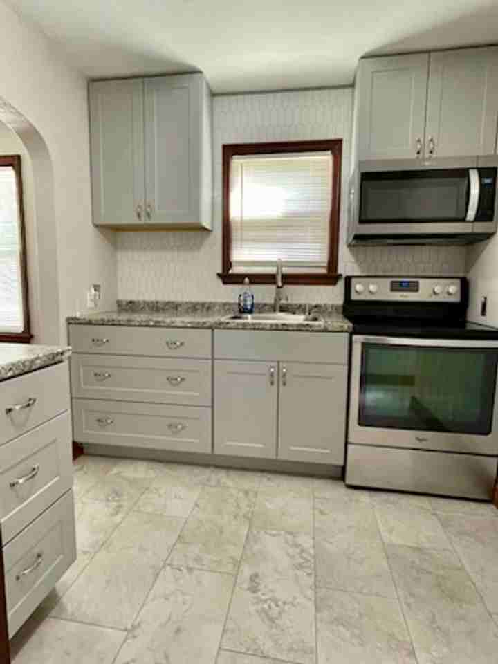 715 S 110th St - Photo 4 of 7