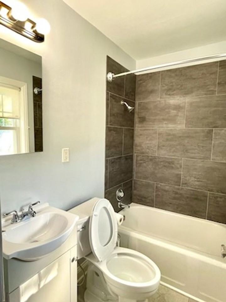 715 S 110th St - Photo 5 of 7