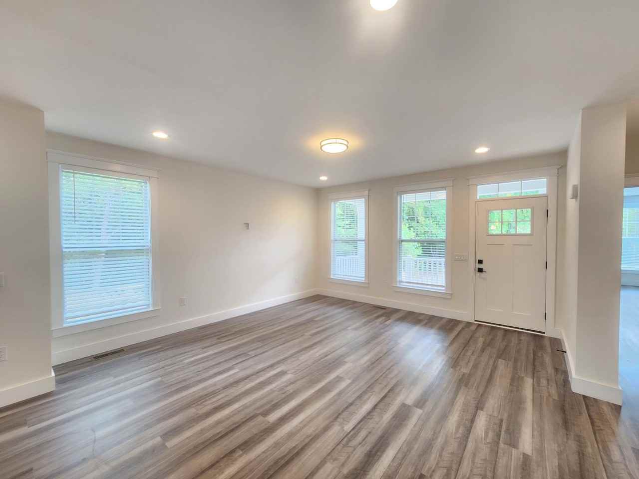 1128 Blueview Dr - Photo 5 of 24