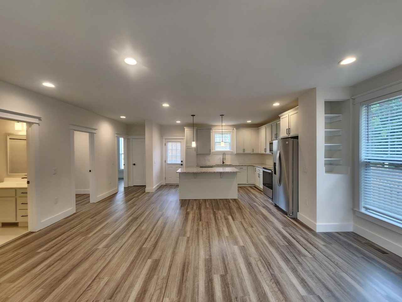 1128 Blueview Dr - Photo 6 of 24