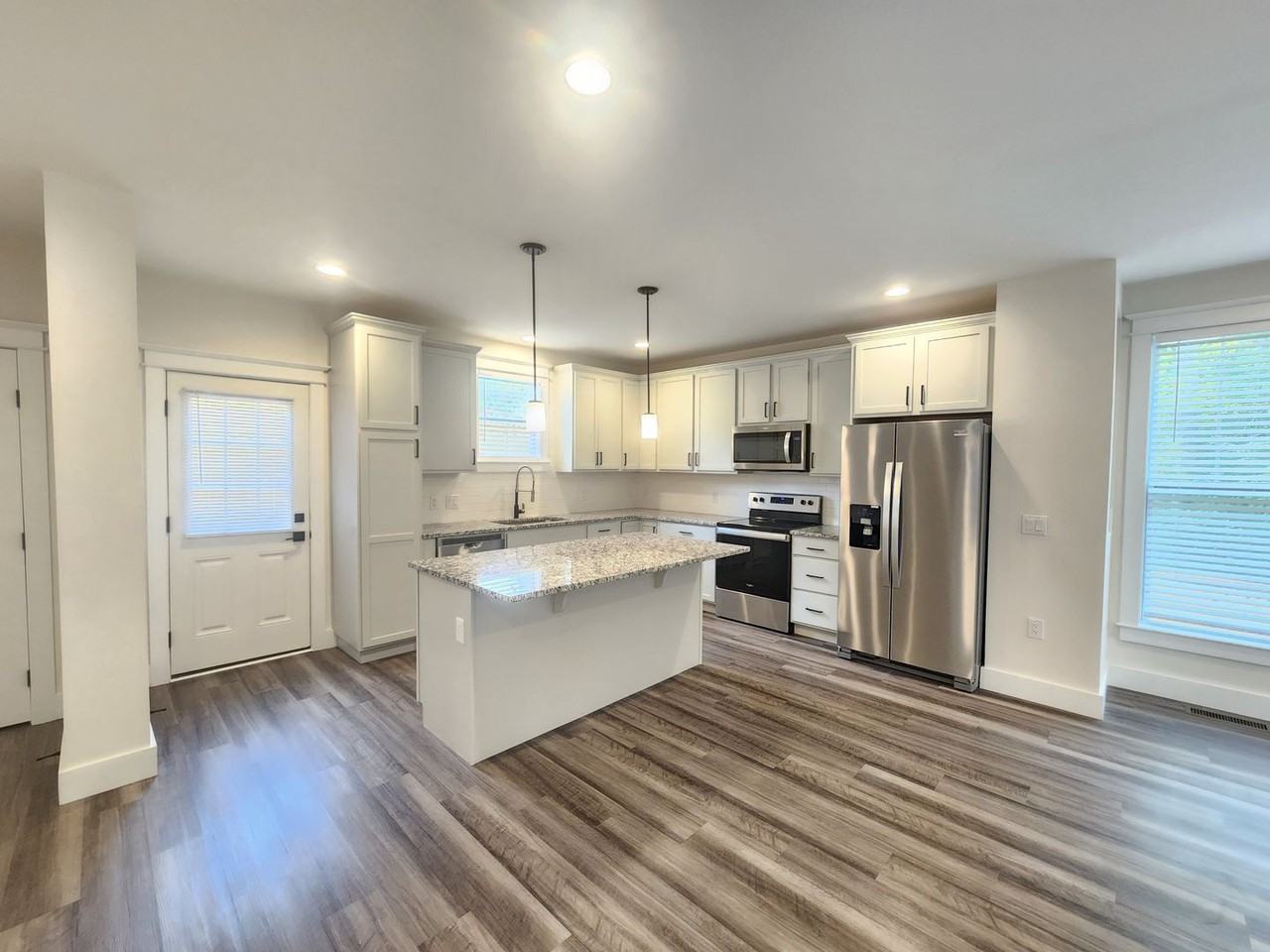 1128 Blueview Dr - Photo 7 of 24