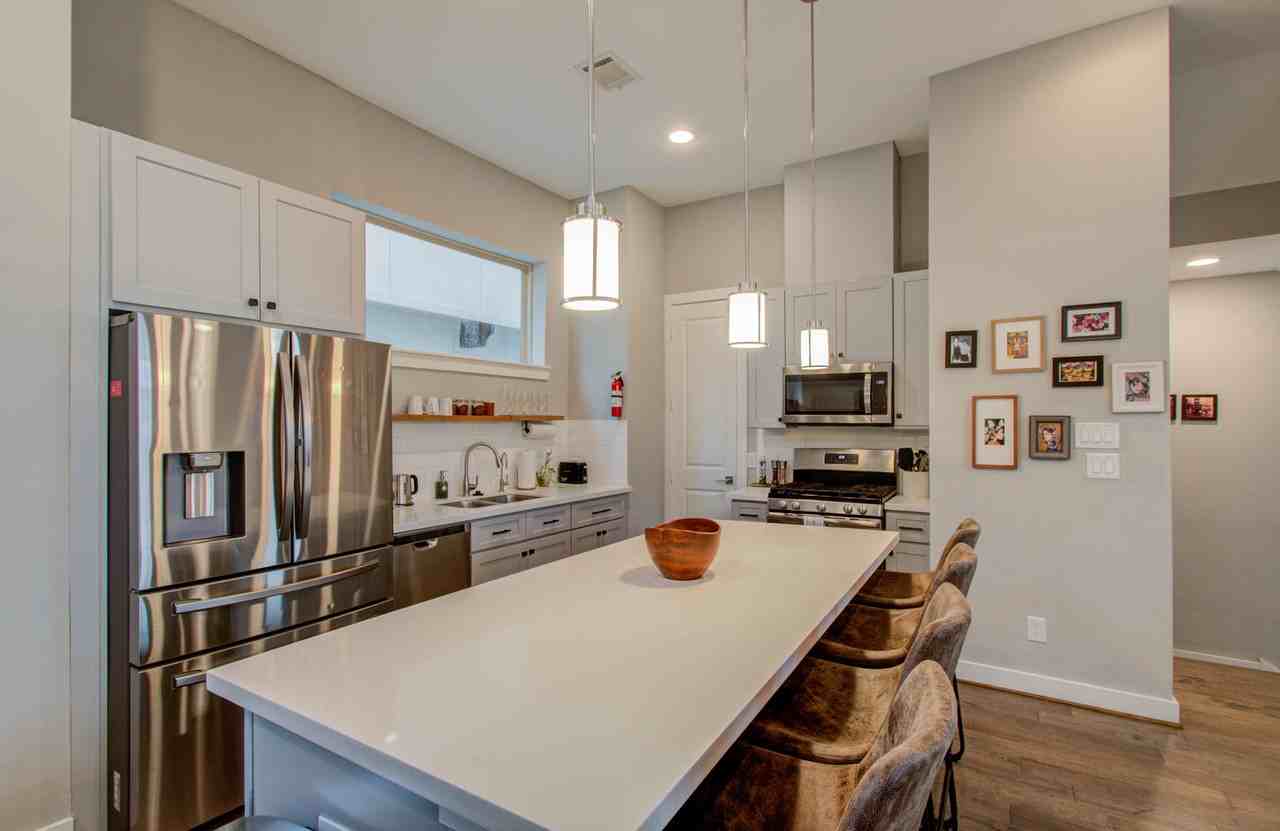 2018 Crockett St #2018 - Photo 4 of 43