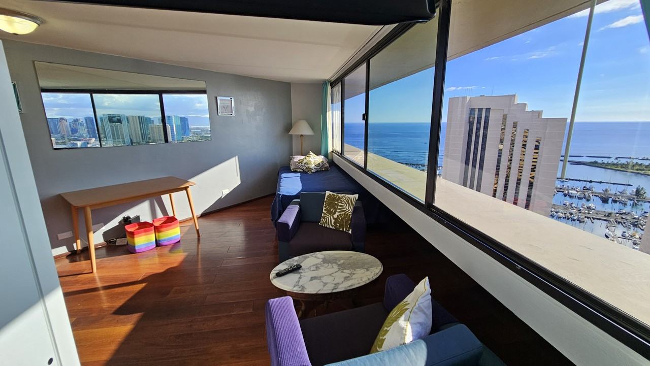 1700 Ala Moana Blvd #PH1 - Photo 4 of 20