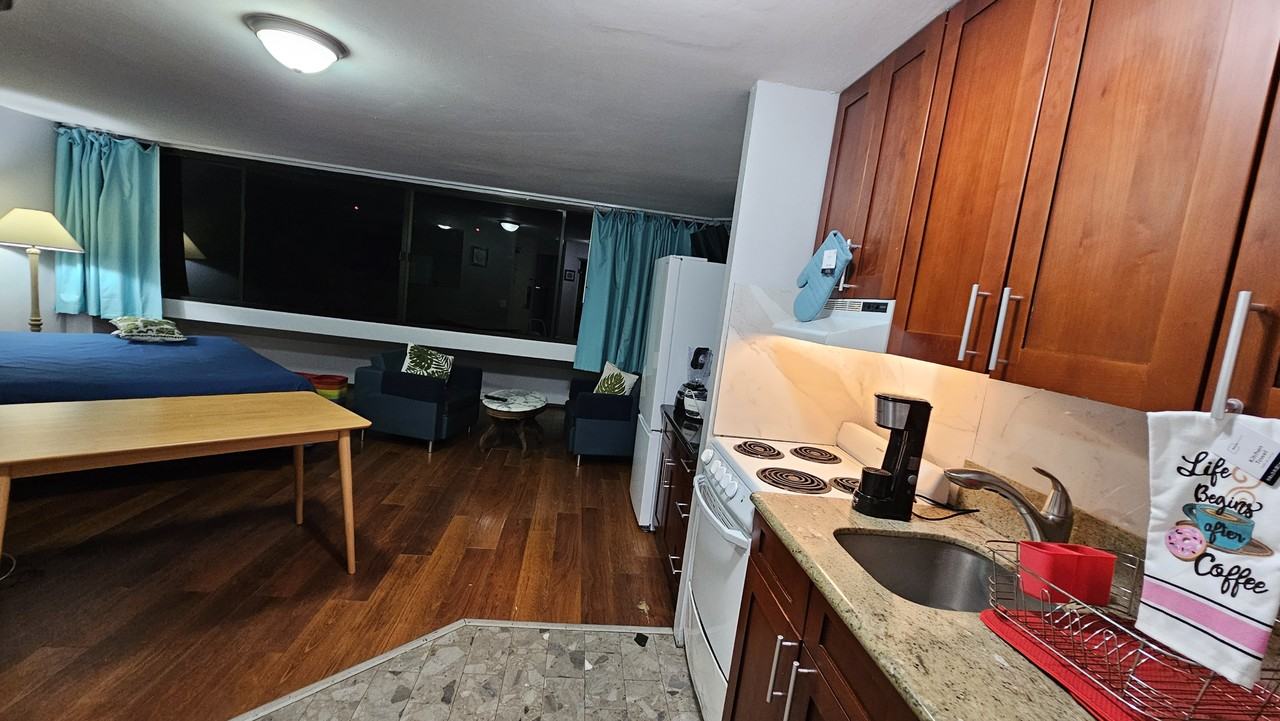 1700 Ala Moana Blvd #PH1 - Photo 6 of 20