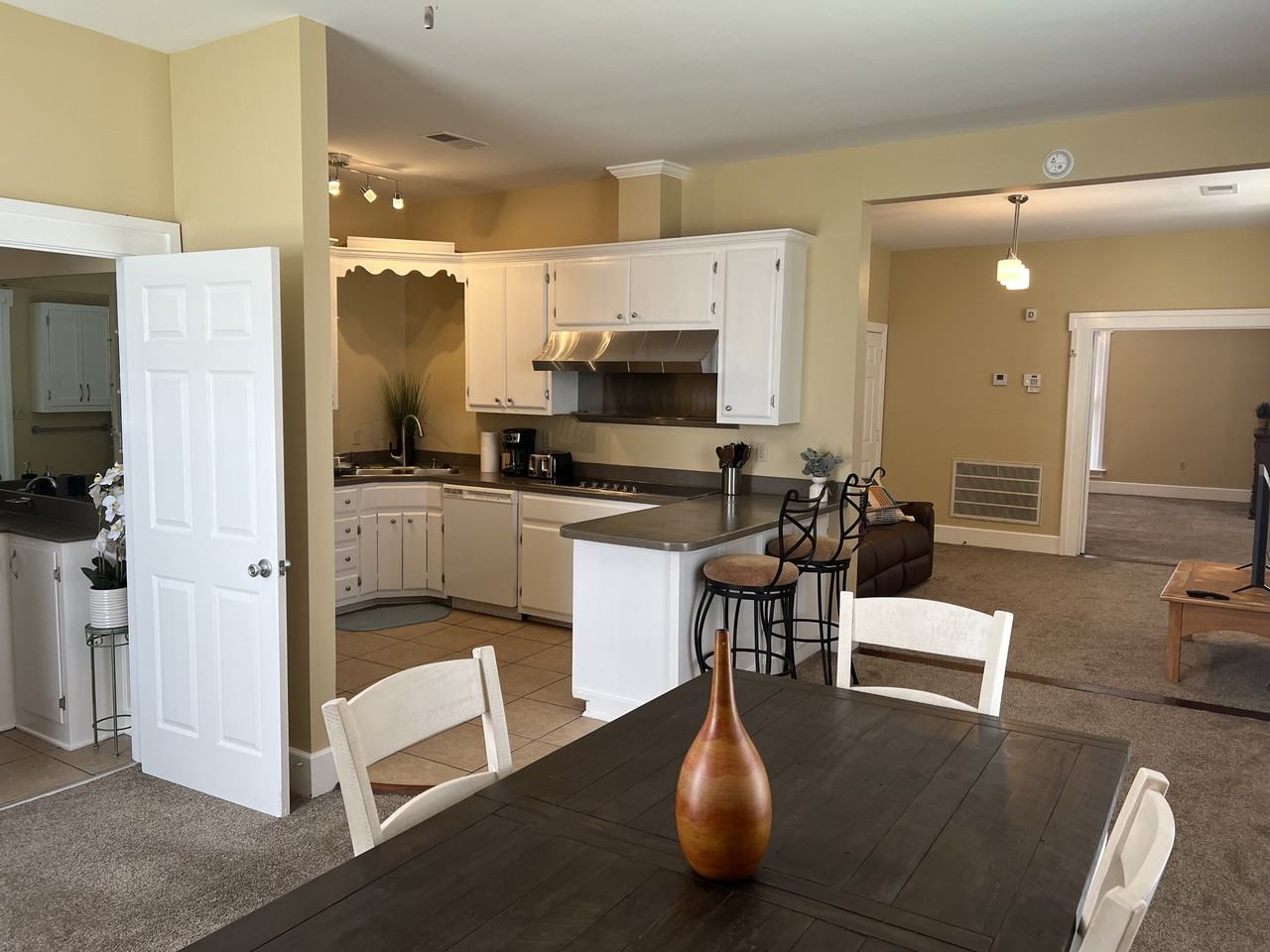 105 S Mclemore Ave #1 - Photo 5 of 27