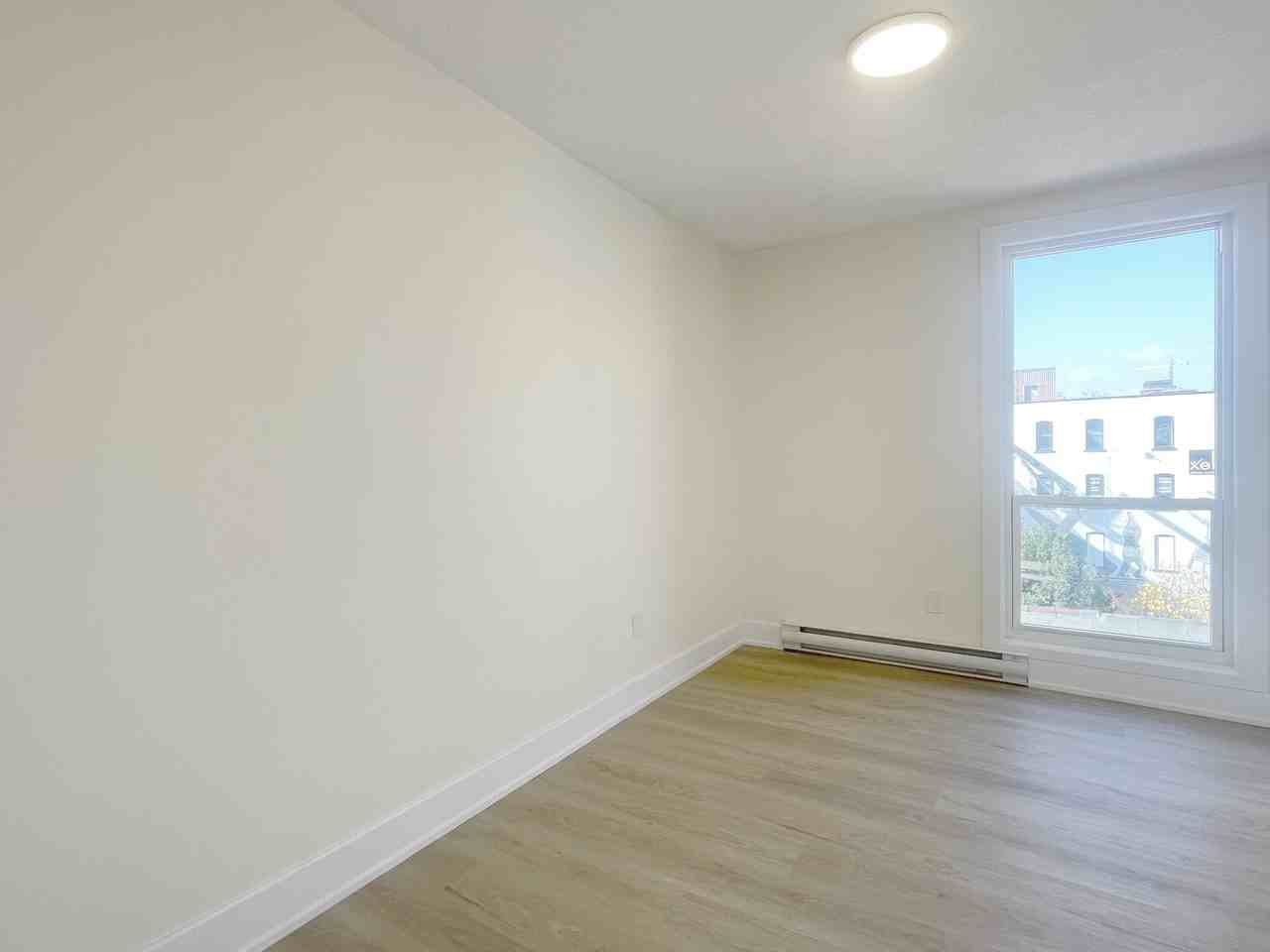 4 Victoria Avenue South, Hamilton, Ontario - Photo 3 of 5