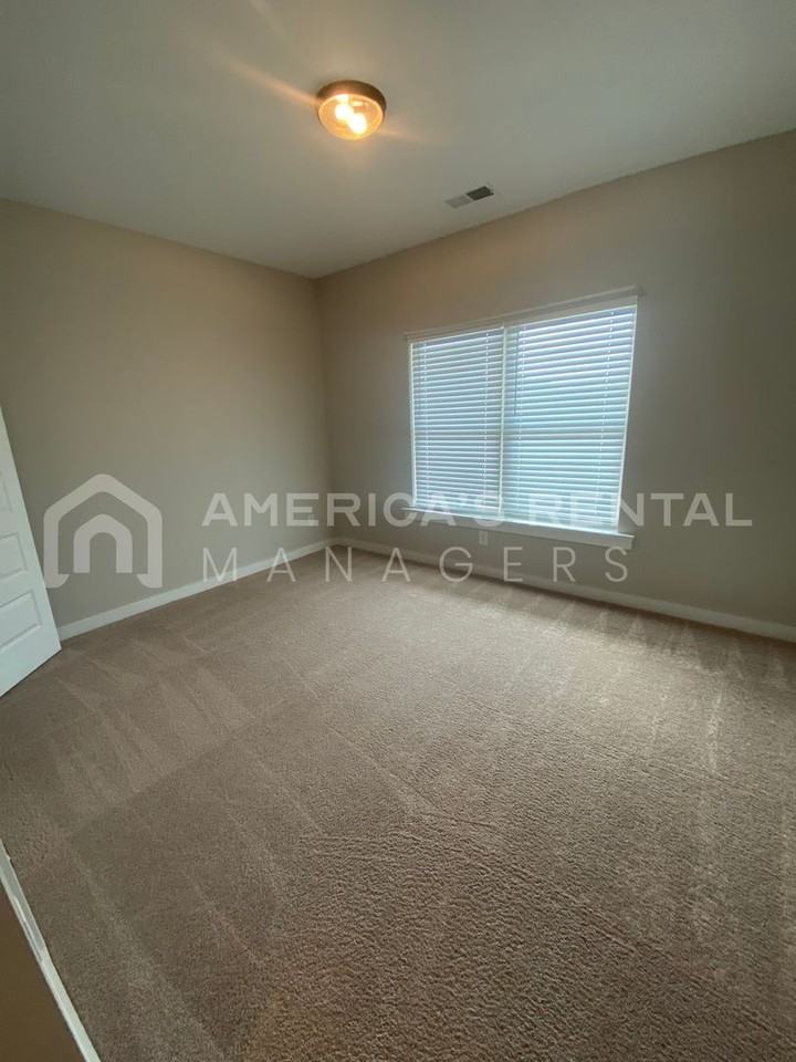 240 County Road 1701 - Photo 4 of 37