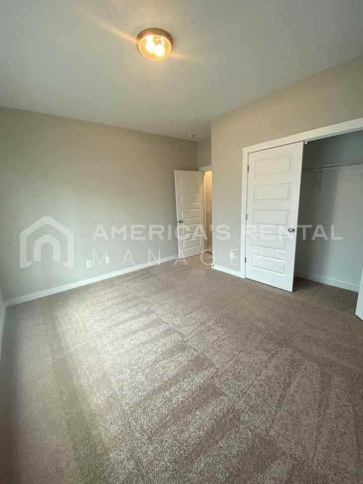 240 County Road 1701 - Photo 5 of 37
