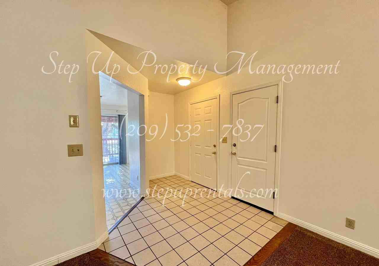 12986 Mountain View Rd - Photo 3 of 31