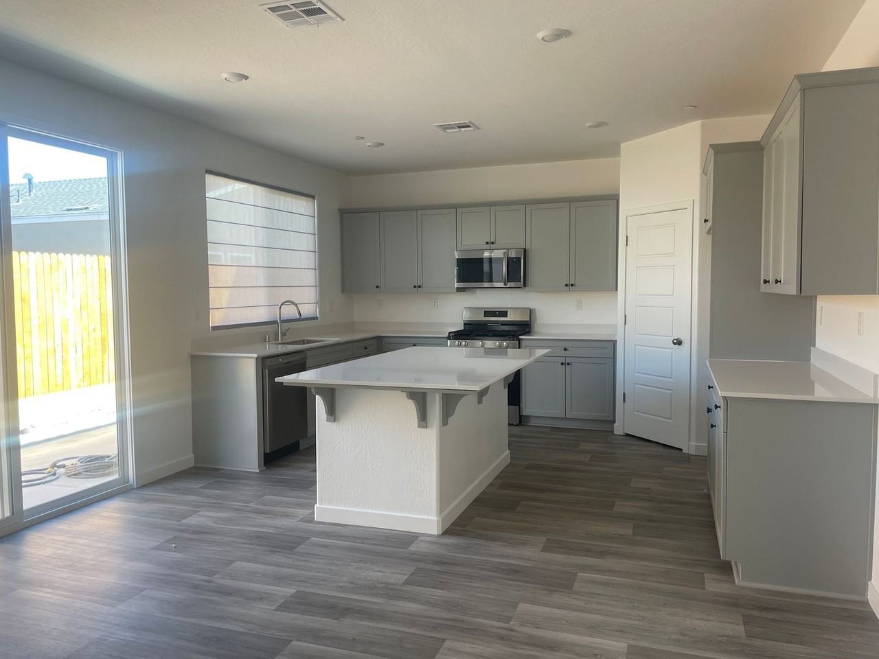 2780 N Jason Ave - Photo 2 of 7