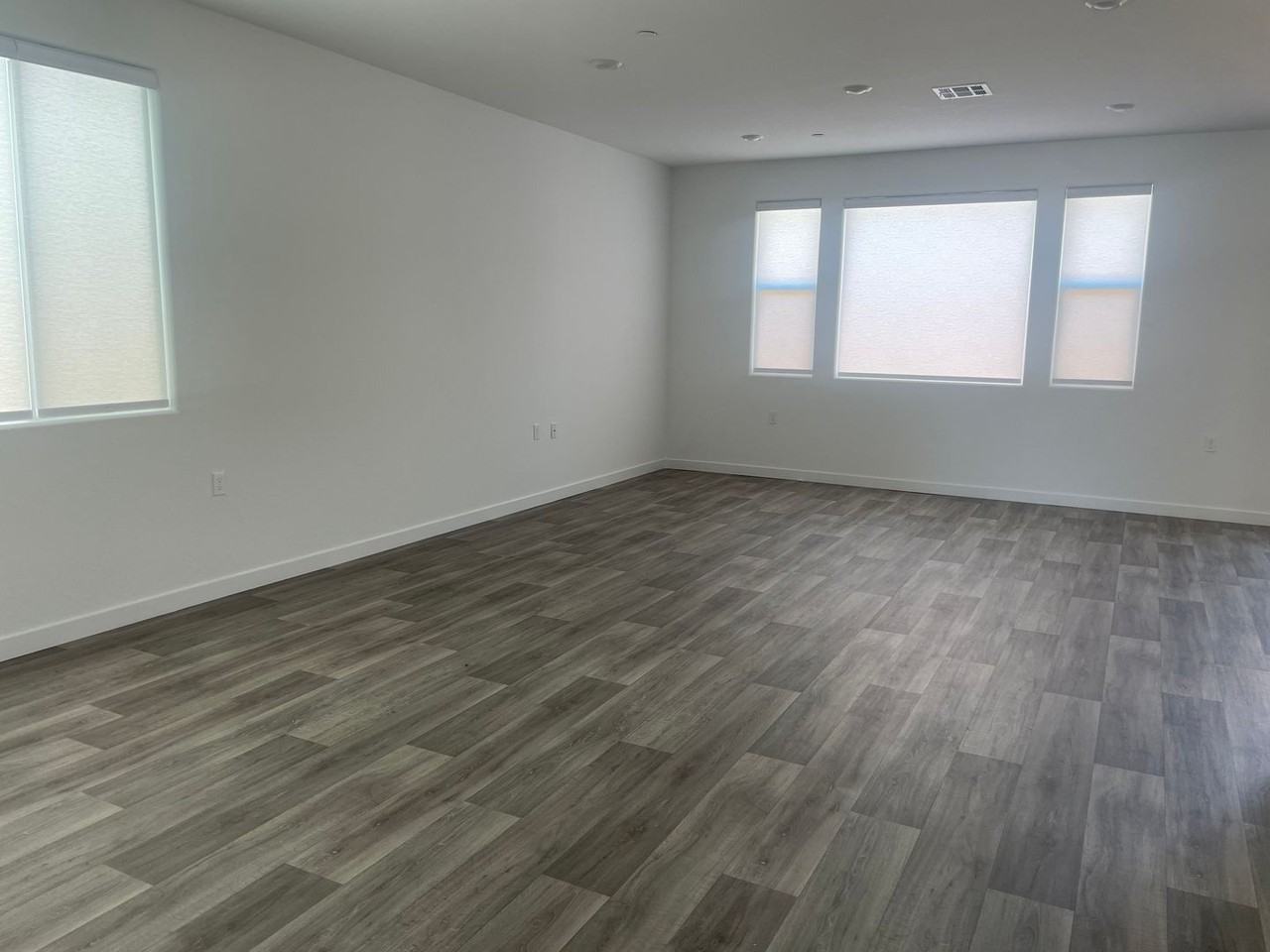 2780 N Jason Ave - Photo 5 of 7