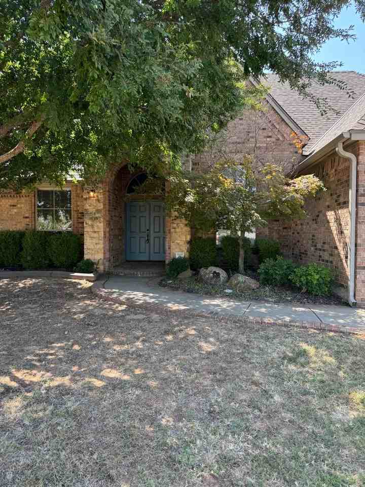 3216 Summit Bnd - Photo 3 of 42