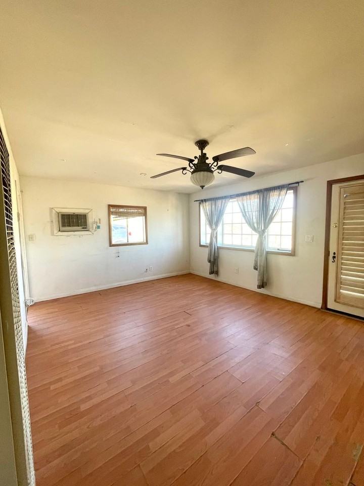 6535 Bullion Ave - Photo 4 of 11