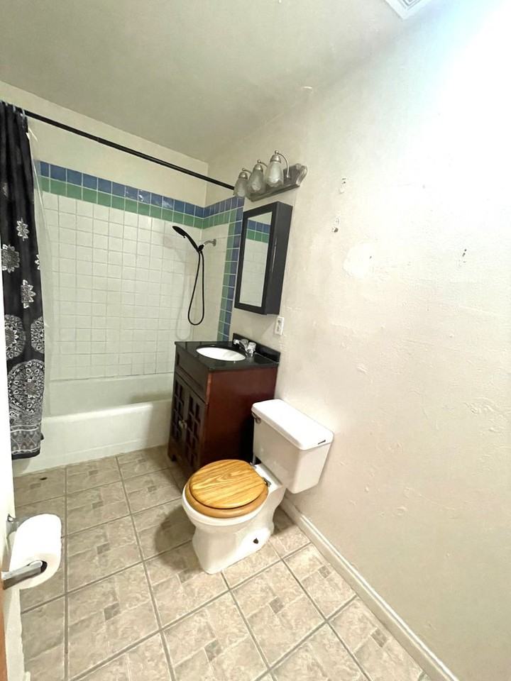 6535 Bullion Ave - Photo 6 of 11