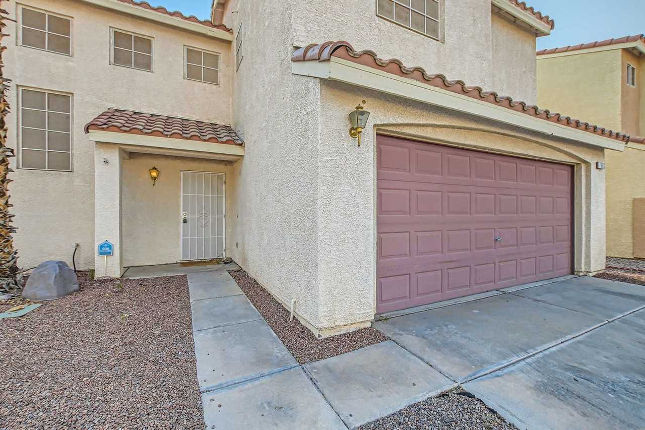 7900 Elk Stone Ave - Photo 2 of 22