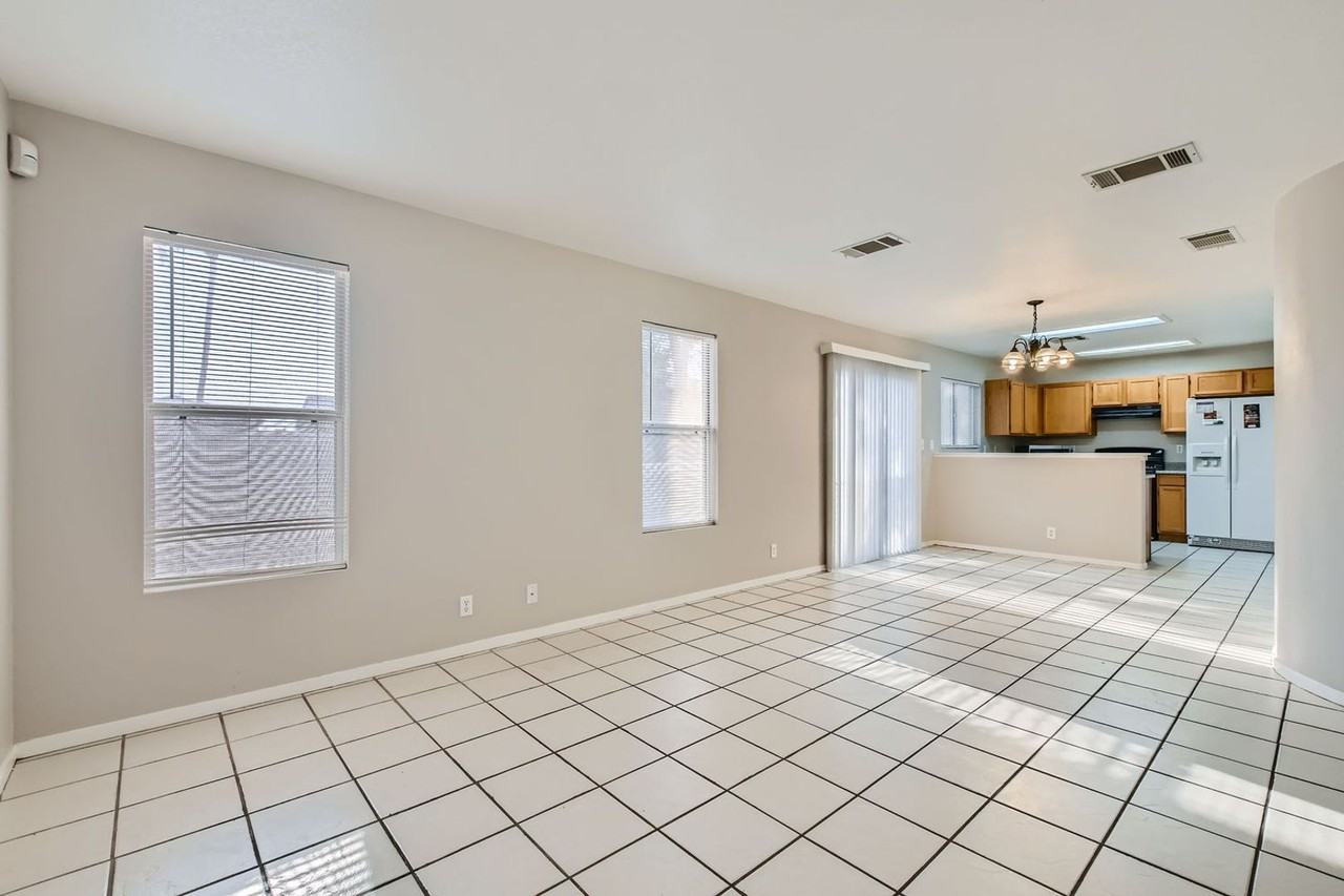7900 Elk Stone Ave - Photo 3 of 22