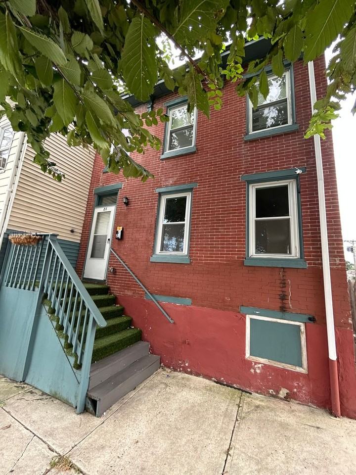 21 Bellevue Ave - Photo 6 of 30