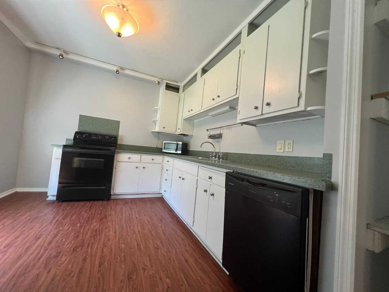 363 Pine St - Photo 4 of 10