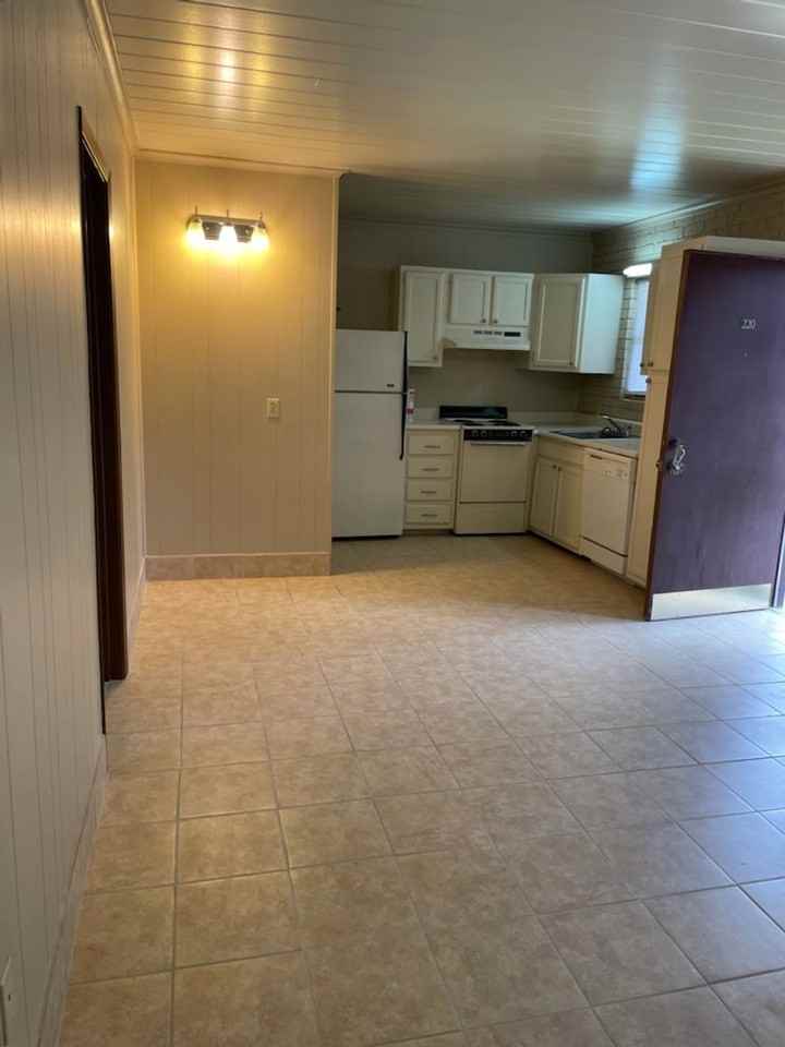 700 Gilman Street - Photo 5 of 6