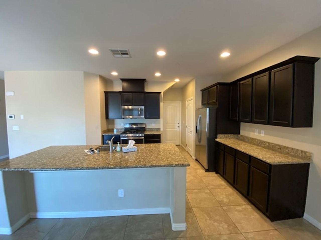 1116 Bradley Bay Ave - Photo 4 of 15