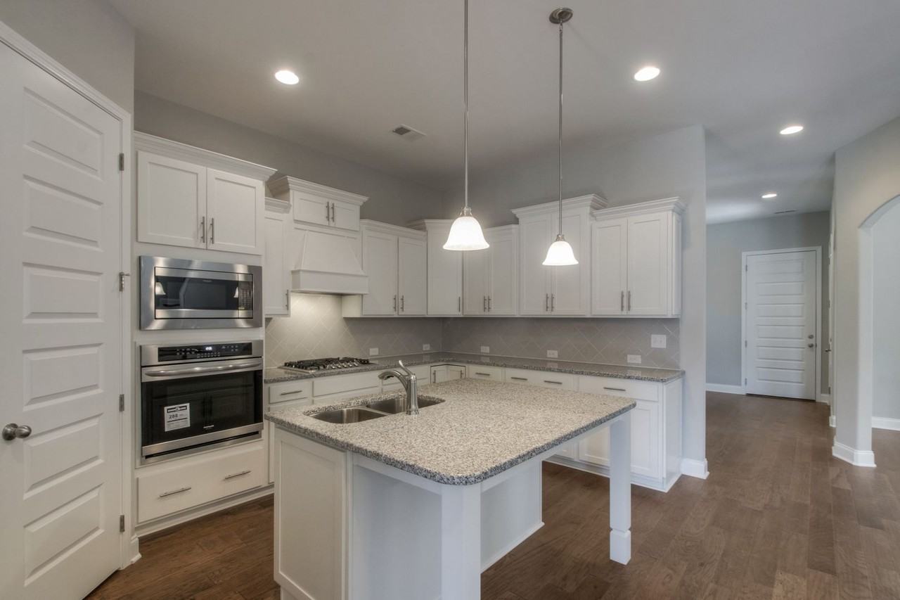 923 Scouting Dr - Photo 3 of 39