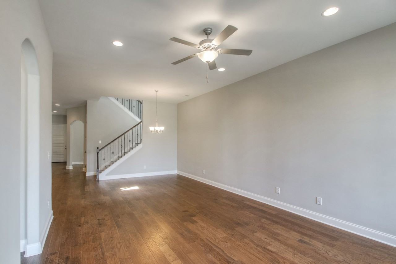 923 Scouting Dr - Photo 7 of 39