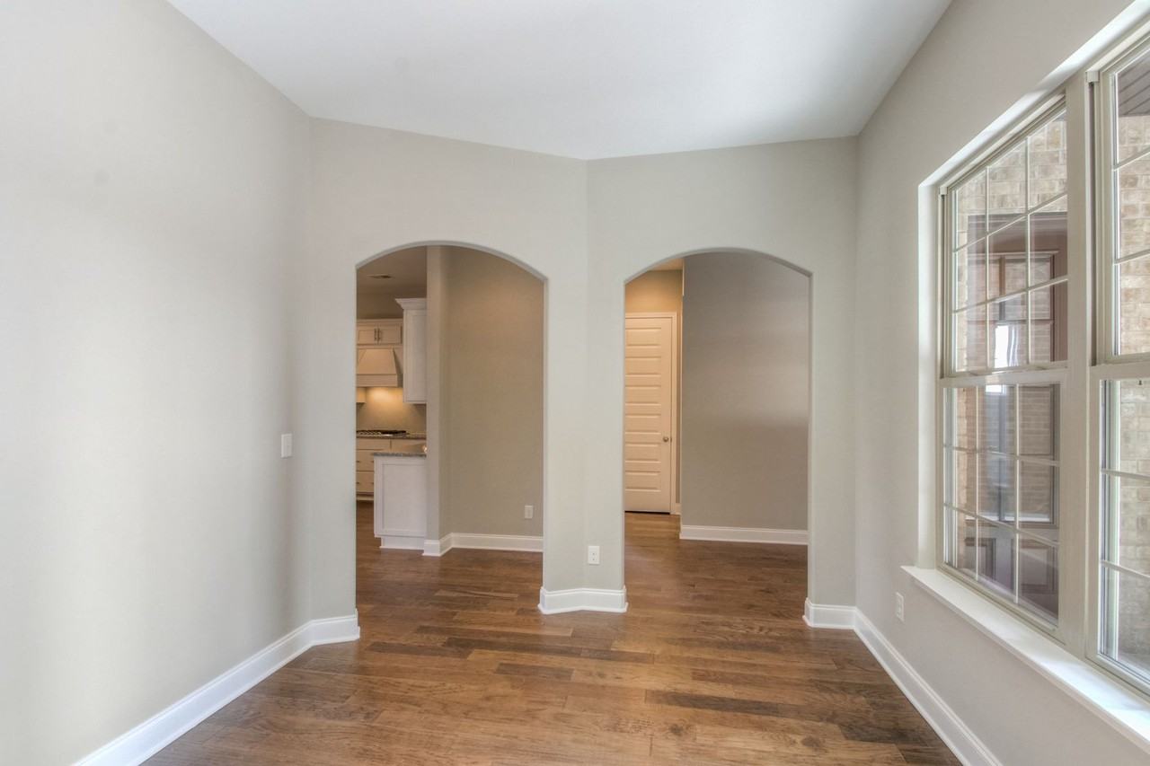 923 Scouting Dr - Photo 6 of 39