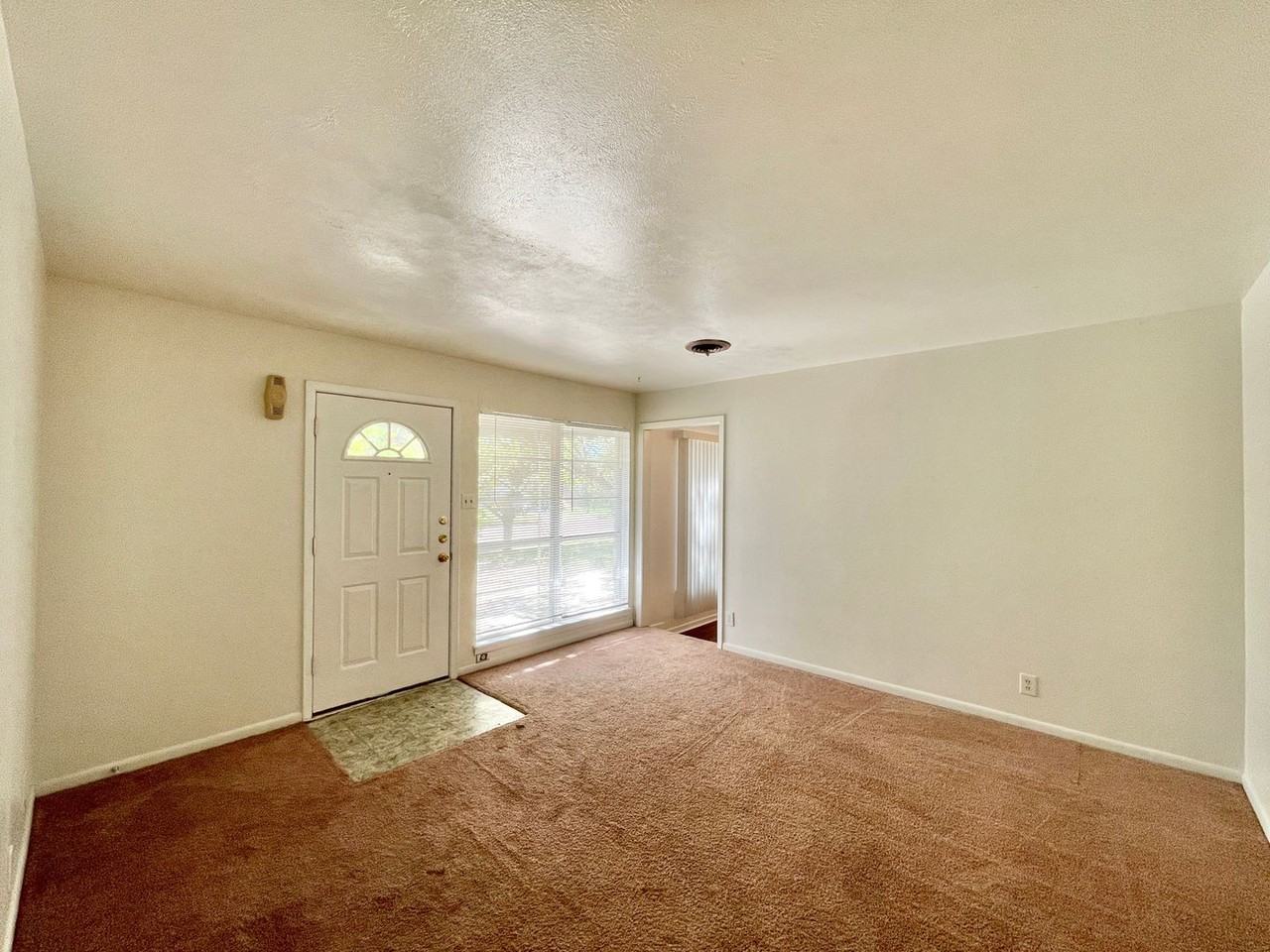 1411 Missouri Ave - Photo 2 of 25