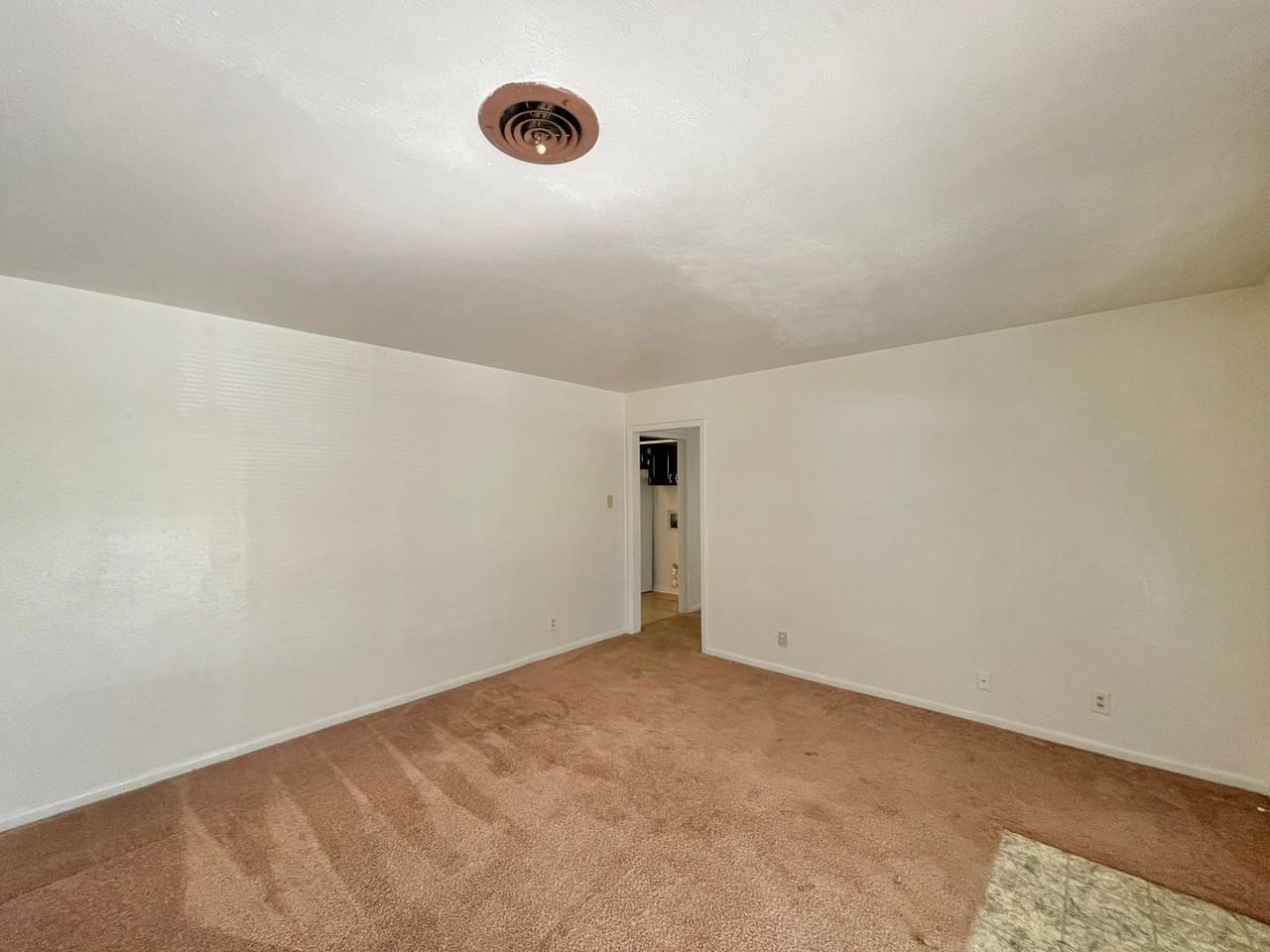 1411 Missouri Ave - Photo 4 of 25