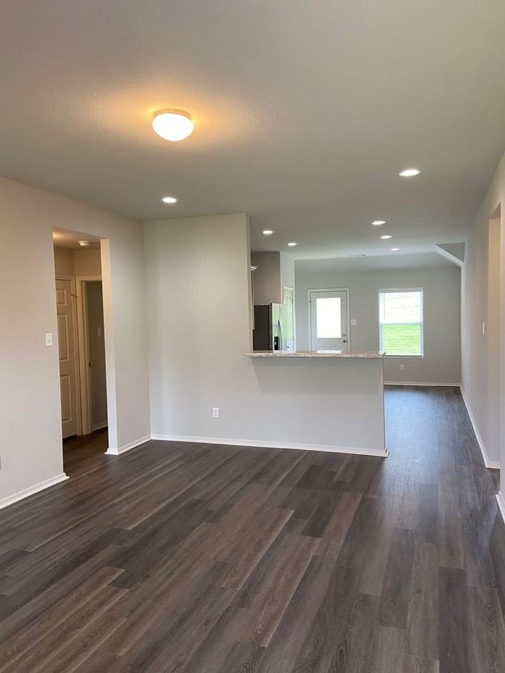 1805 Reynolds Rd - Photo 5 of 21