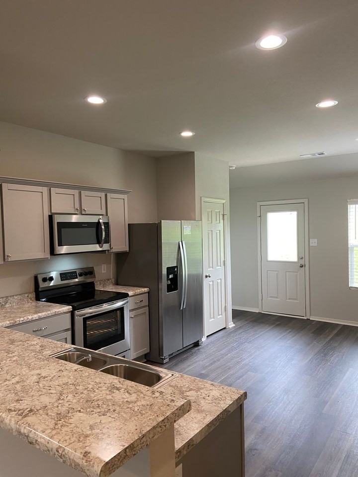 1805 Reynolds Rd - Photo 6 of 21