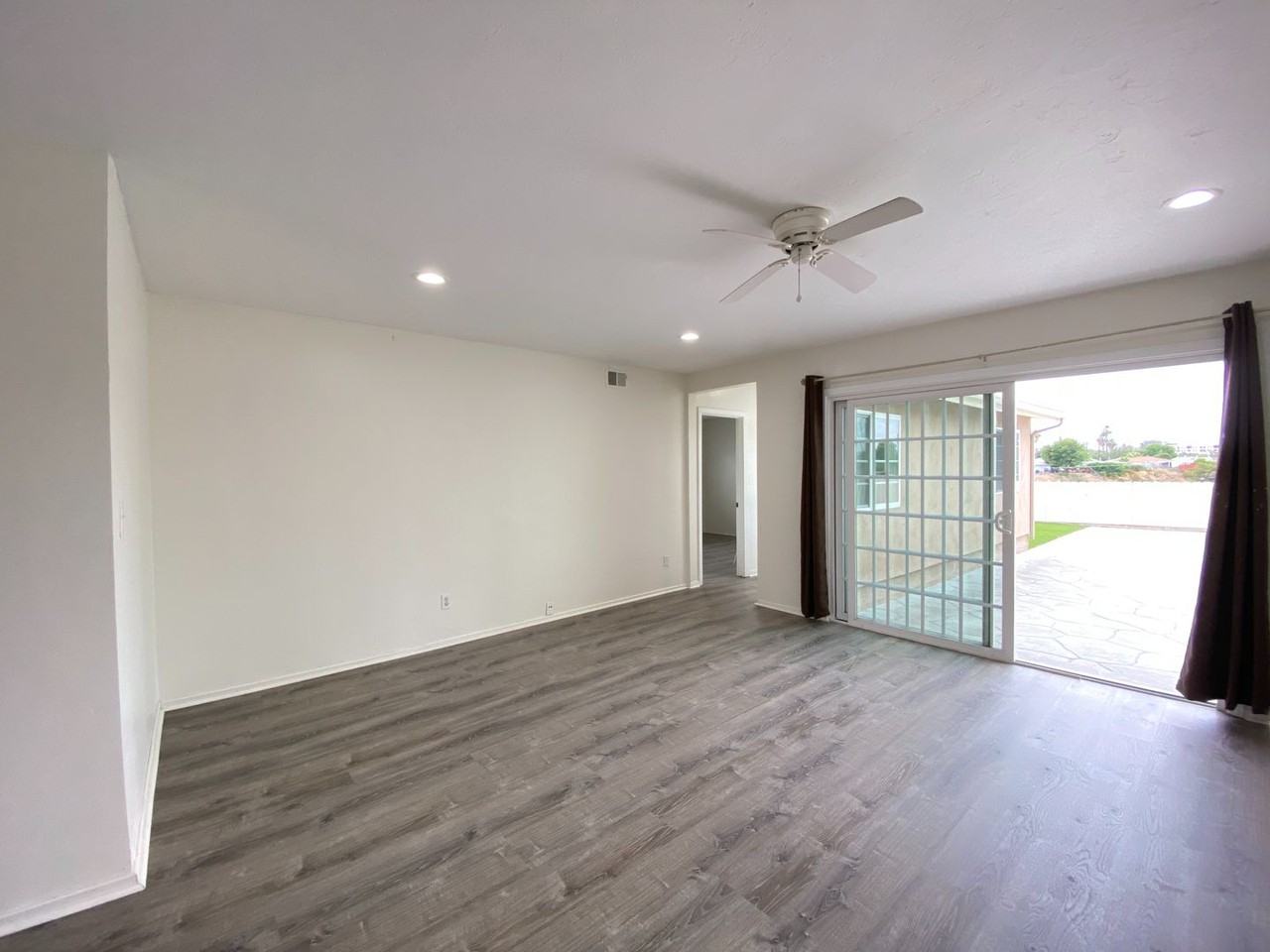 5222 La Dorna St - Photo 7 of 32