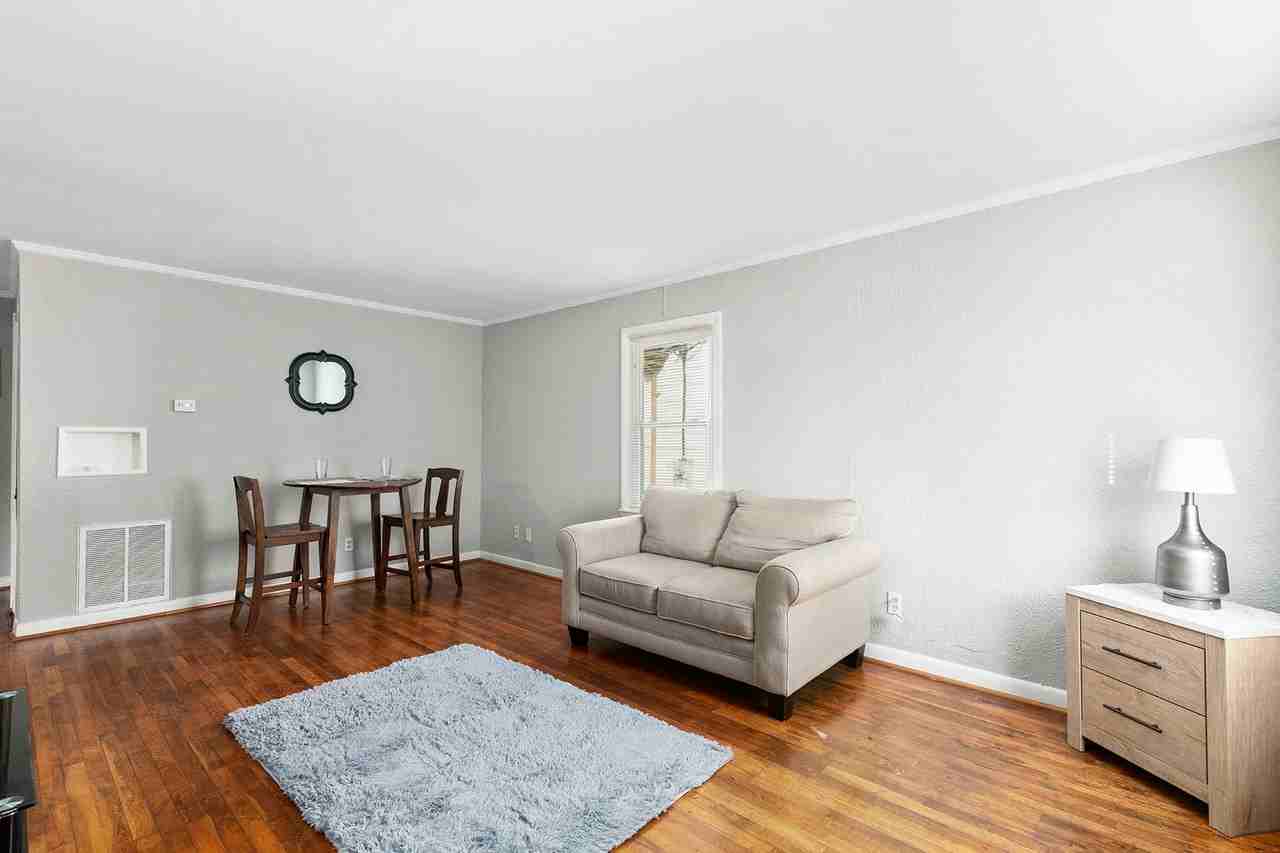 1303 Hickory Ave - Photo 2 of 21