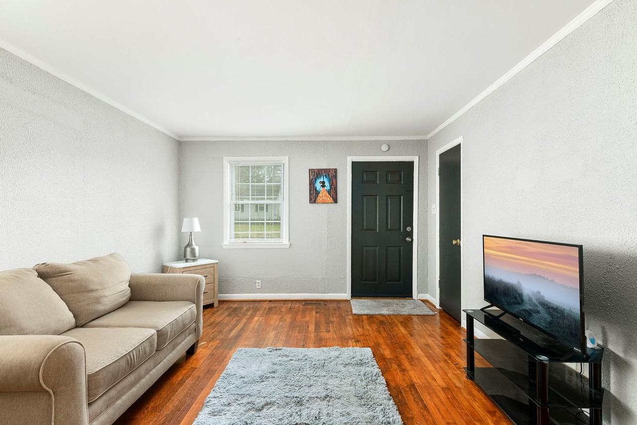 1303 Hickory Ave - Photo 4 of 21