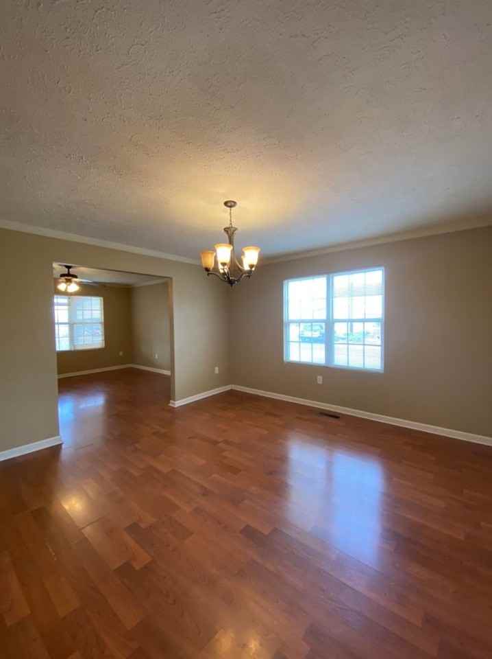 705 Knox Ave - Photo 4 of 8