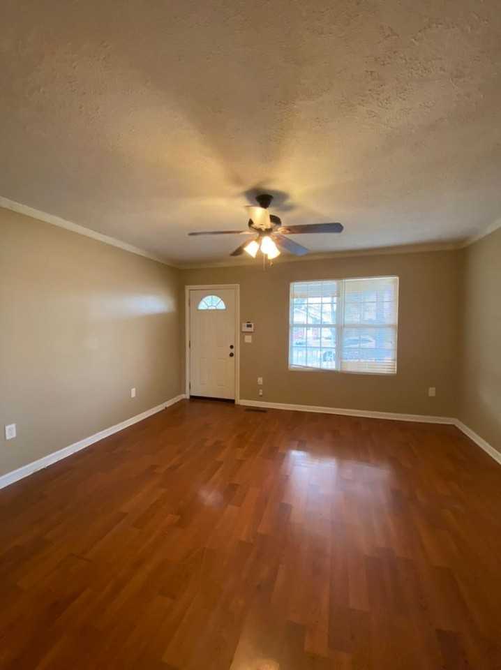 705 Knox Ave - Photo 5 of 8