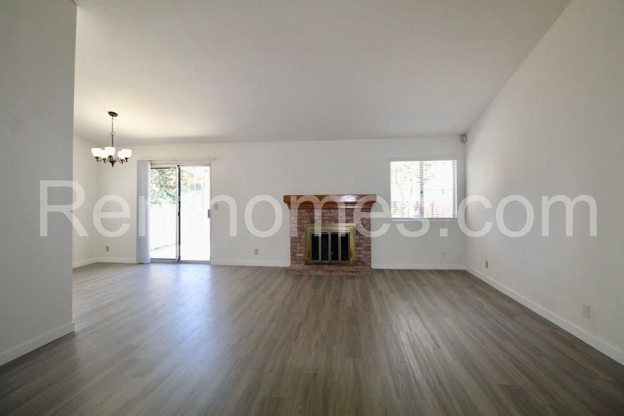 2723 Malibu Pl - Photo 4 of 23