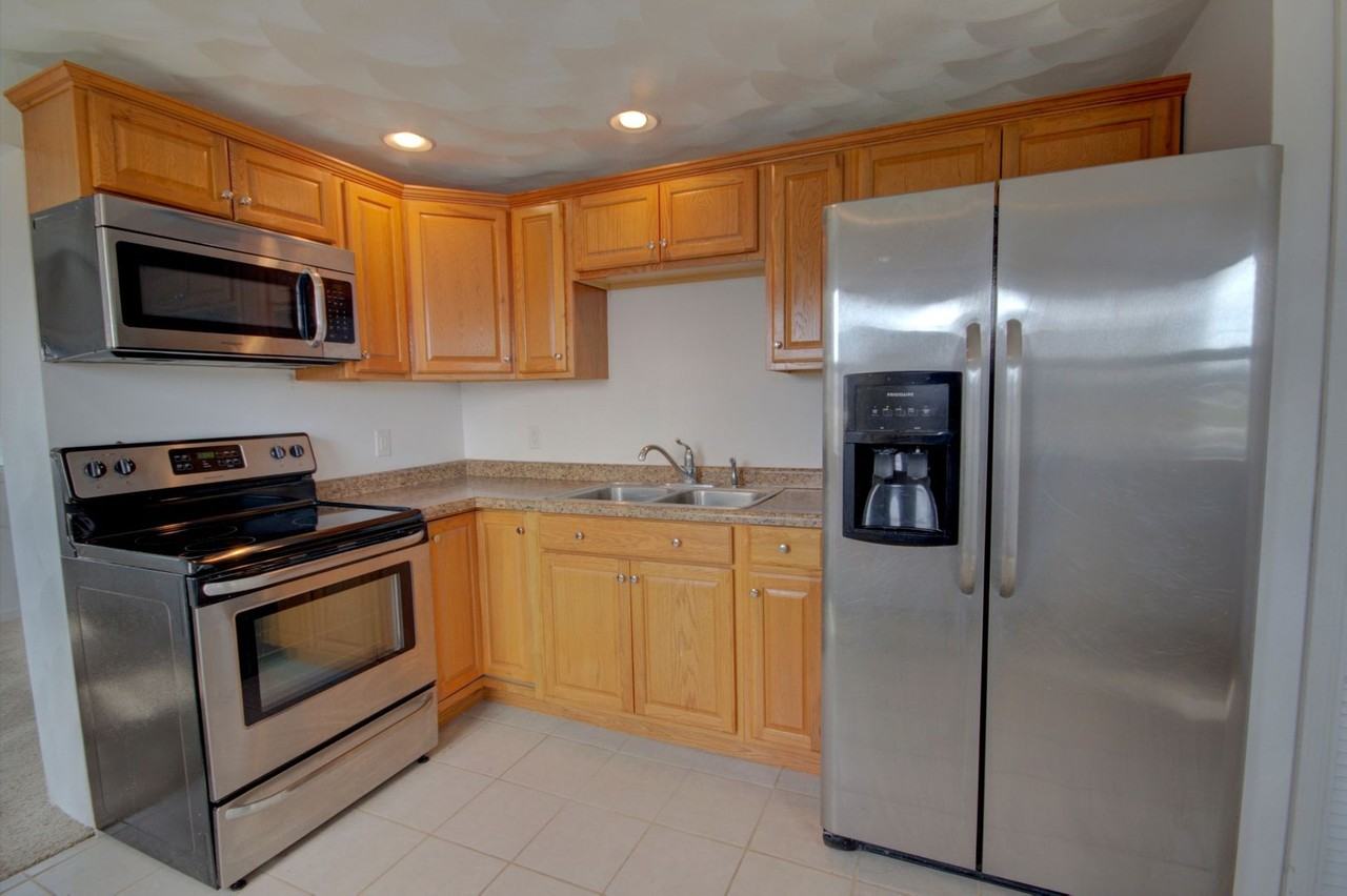 107 Maple St - Photo 2 of 18